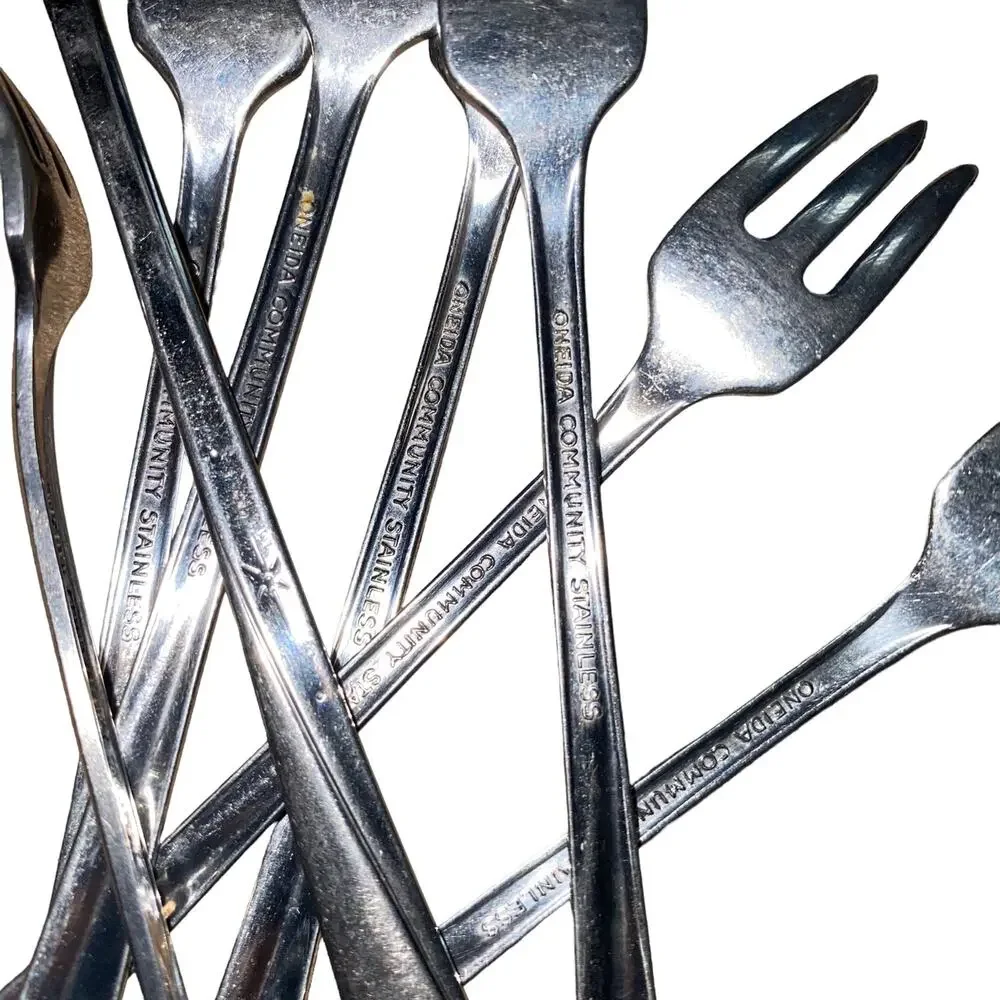 Oneida Vintage Stainless 8 piece long handled flatware cutlery spoon/fork set